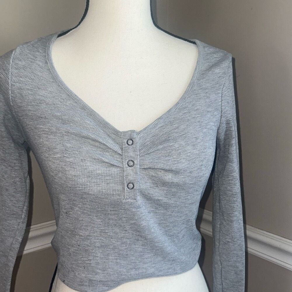 SHEIN Crop Top - Picture 2 of 5